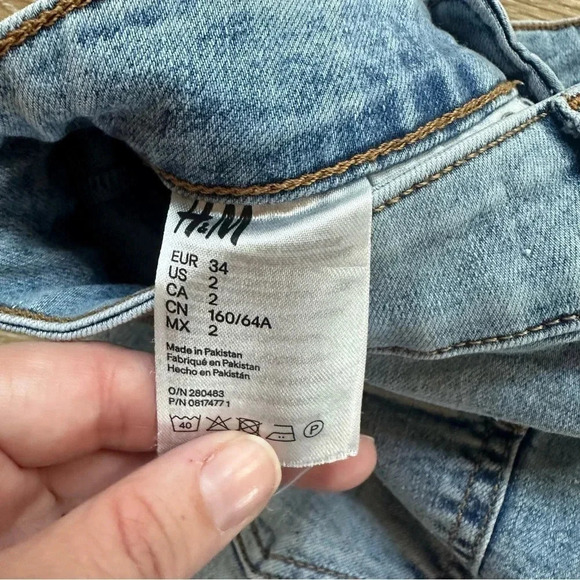 H&M Blue Jean Rolled Cuff Denim Shorts Size 2 GUC - Picture 6 of 8